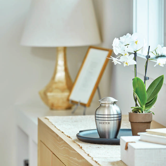 Classic Pewter, Extra Small Urn