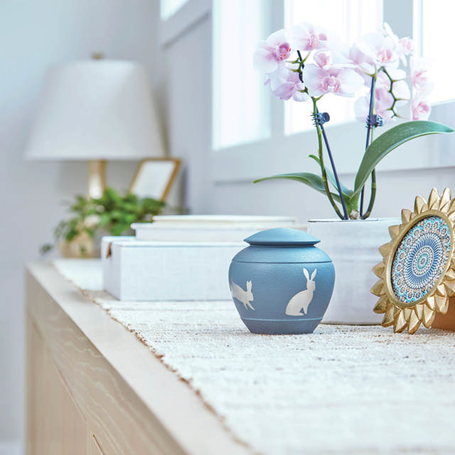 Silhouette Rabbit, Petite Urn