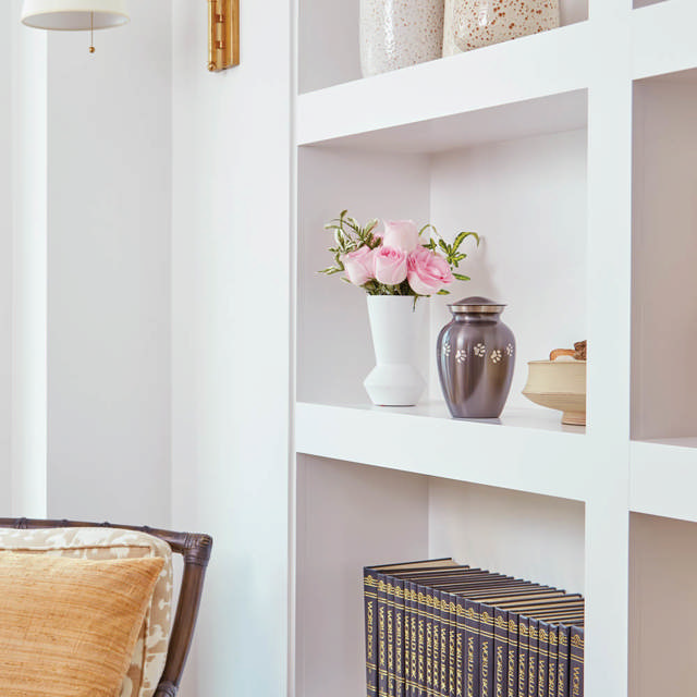 Classic Paw Slate, Petite Urn