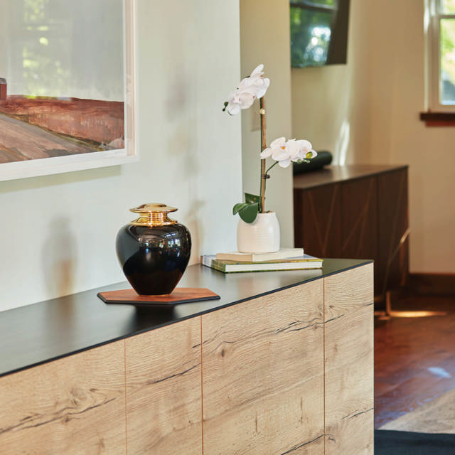 Satori Onyx, Full Size Urn