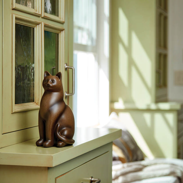 Elite Cat Sable, Petite Urn