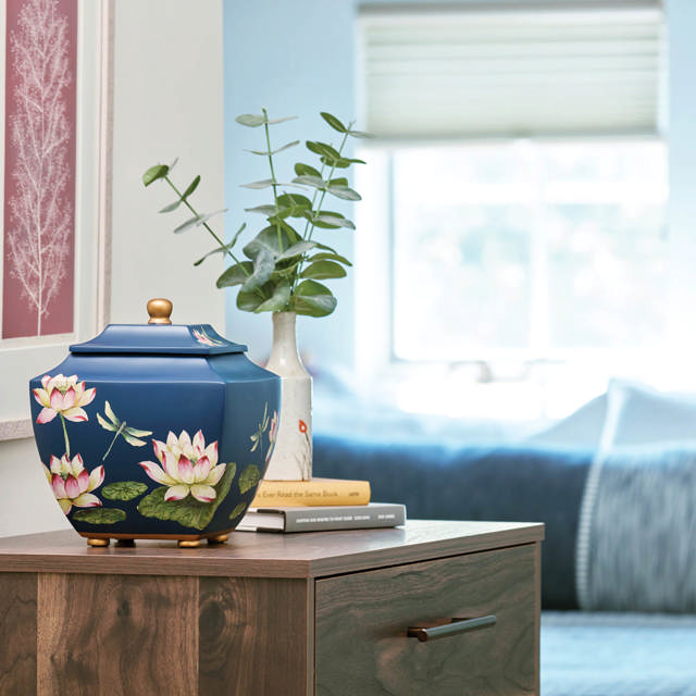 Water Lily Dragonfiles, Full Size Urn