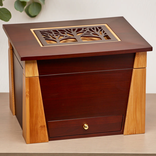 Craftsman Style Memory Chest with Tree