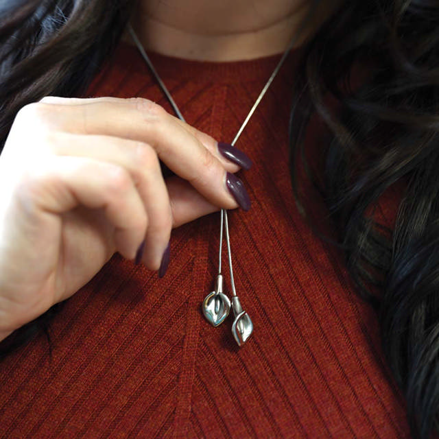 Pewter Everlasting Lily Companion